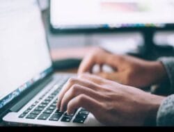 5 Cara mengatasi layar laptop hitam saat dinyalakan Terbaru